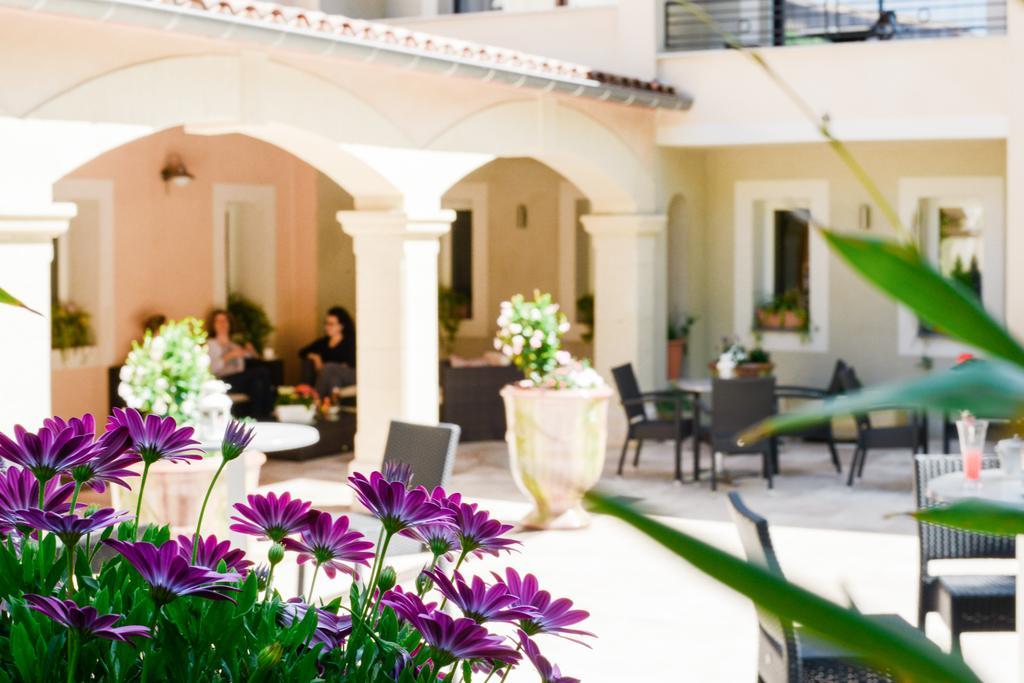 Logis Hotel Restaurant La Porte Des Cevennes Anduze Buitenkant foto