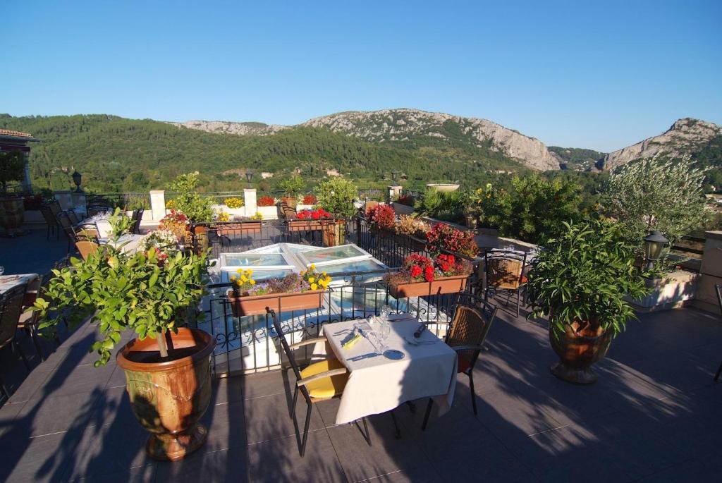 Logis Hotel Restaurant La Porte Des Cevennes Anduze Buitenkant foto