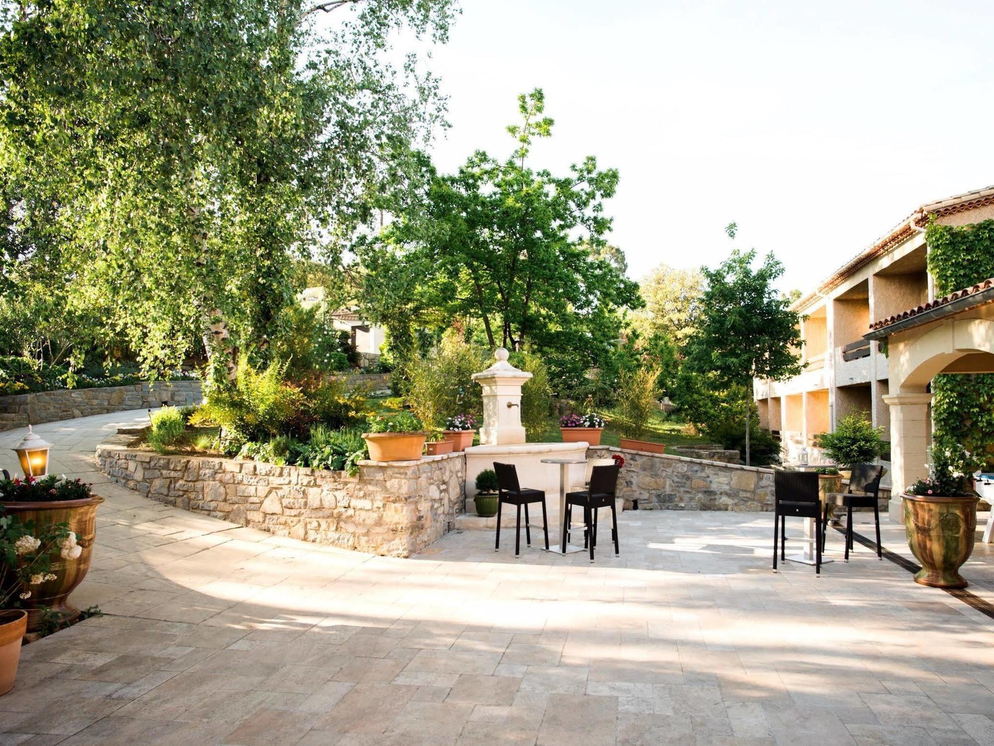 Logis Hotel Restaurant La Porte Des Cevennes Anduze Buitenkant foto